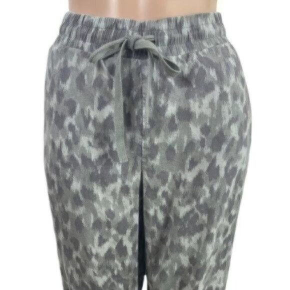 Anthropologie Cloth & Stone Animal print with Pockets Joggers size medium - Picture 3 of 11